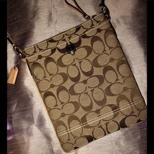 💖SOLD💖 Coach crossbody purse, EUC!!